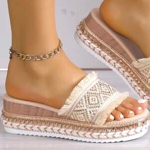 🤍 Boho Platform Slide Sandals – Size 6